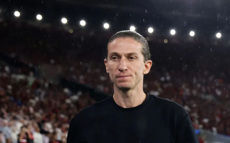 مفاوضات تشيلسي السرية تفسر رحيل فيليبي لويس المفاجئ عن تدريب فريق فلامنغو